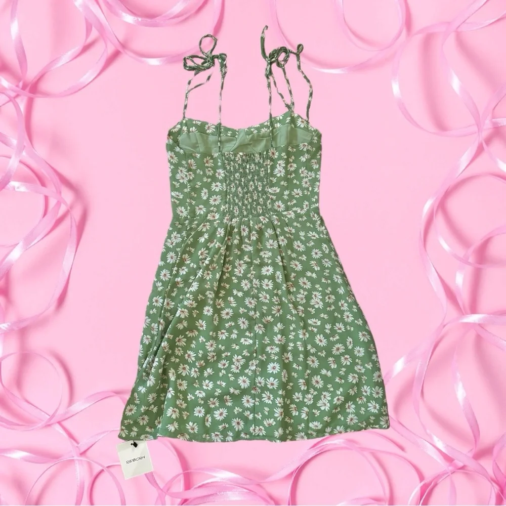 NWT Reborn cute green and white floral dress with a tie-up strap - Picture 2 of 4